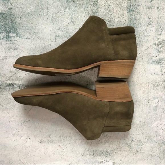 STEVE MADDEN • Tobii Suede Ankle Zip Booties - Picture 2 of 7
